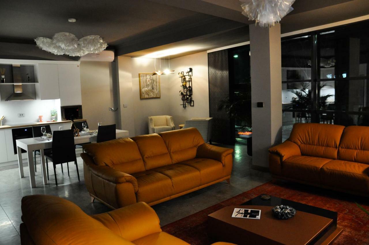 Rubio Residence - Accmonia Luxury Apartment Arad Luaran gambar